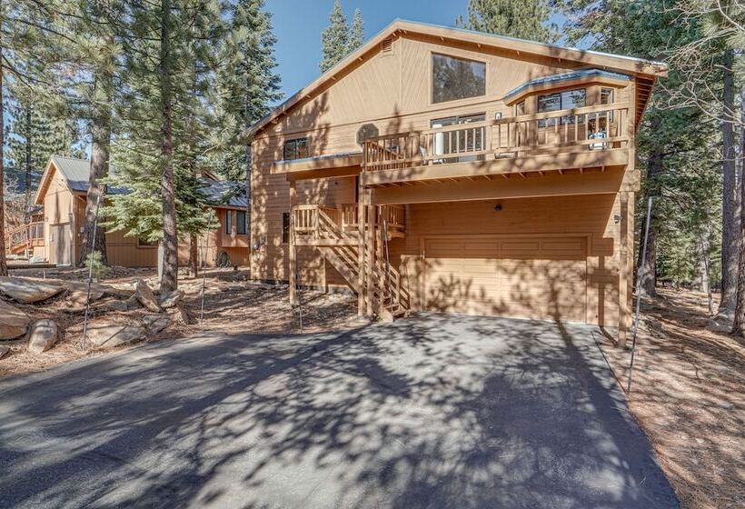 Pet Friendly Home In Truckee W/ Balconies + Grill!