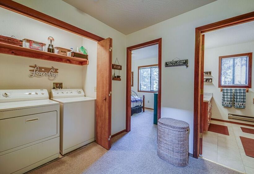 Pet Friendly Home In Truckee W/ Balconies + Grill!