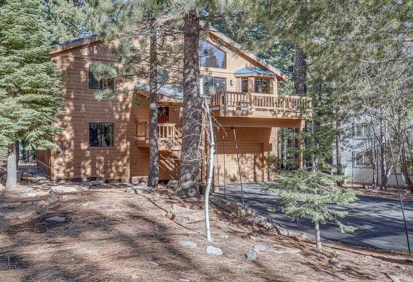 Pet Friendly Home In Truckee W/ Balconies + Grill!