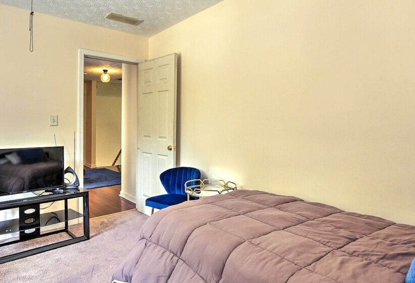 Pet Friendly Home W/ Yard ~ 15 Mi To Atlanta!