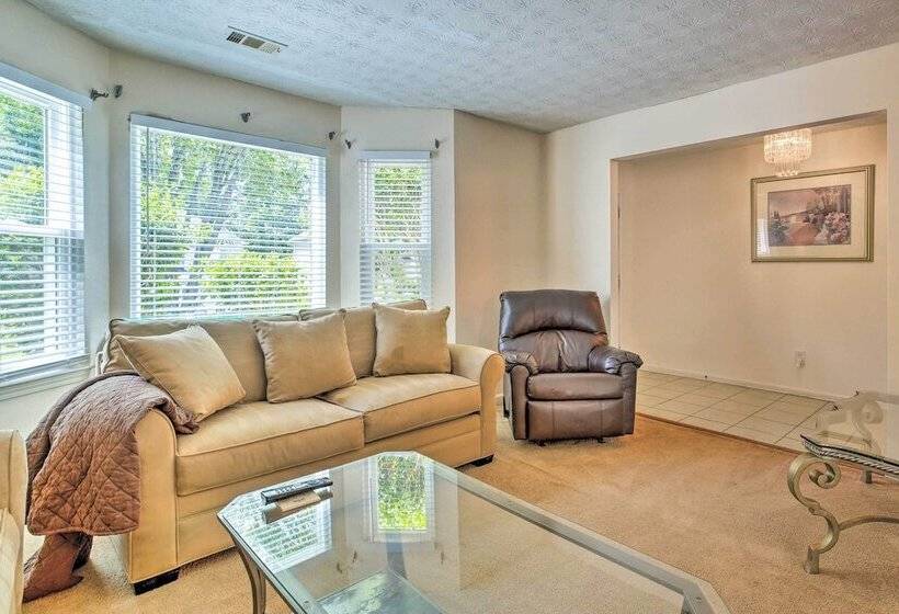 Pet Friendly Home W/ Yard ~ 15 Mi To Atlanta!