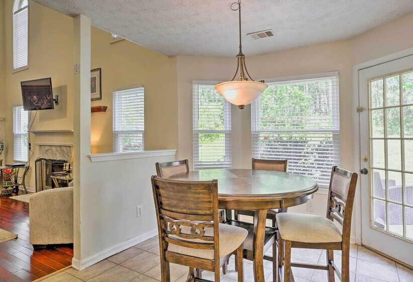 Pet Friendly Home W/ Yard ~ 15 Mi To Atlanta!