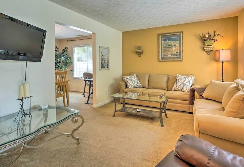 Pet Friendly Home W/ Yard ~ 15 Mi To Atlanta!