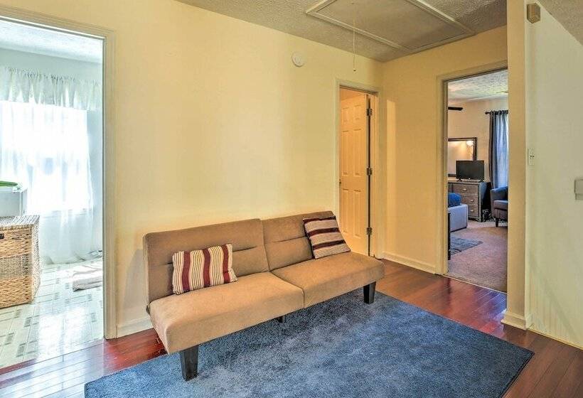 Pet Friendly Home W/ Yard ~ 15 Mi To Atlanta!