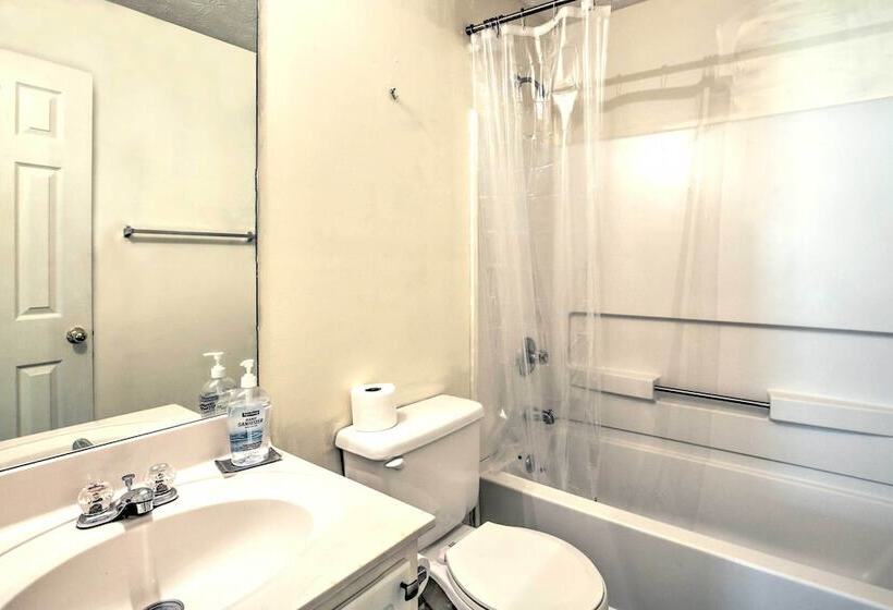 Pet Friendly Home W/ Yard ~ 15 Mi To Atlanta!