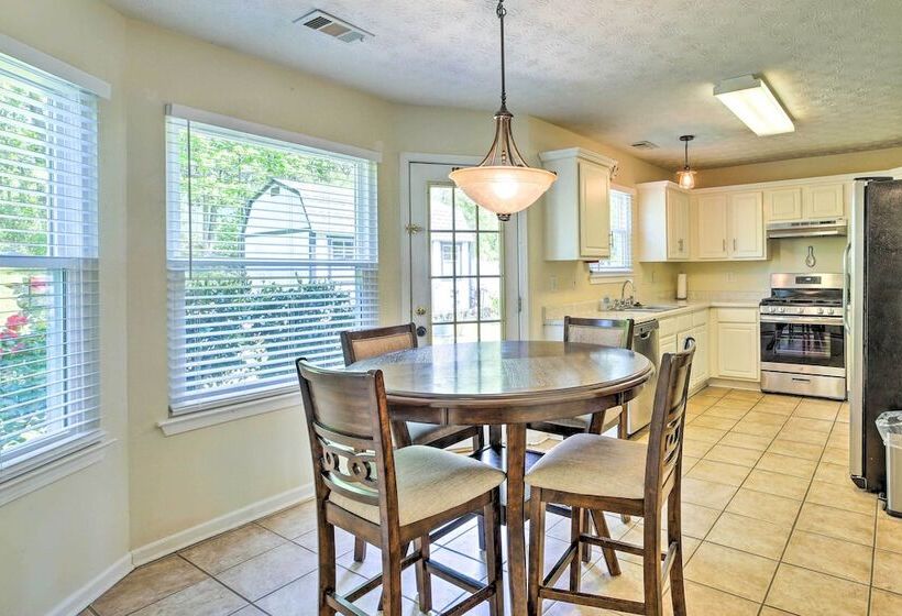 Pet Friendly Home W/ Yard ~ 15 Mi To Atlanta!