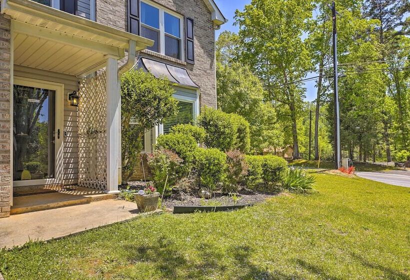 Pet Friendly Home W/ Yard ~ 15 Mi To Atlanta!