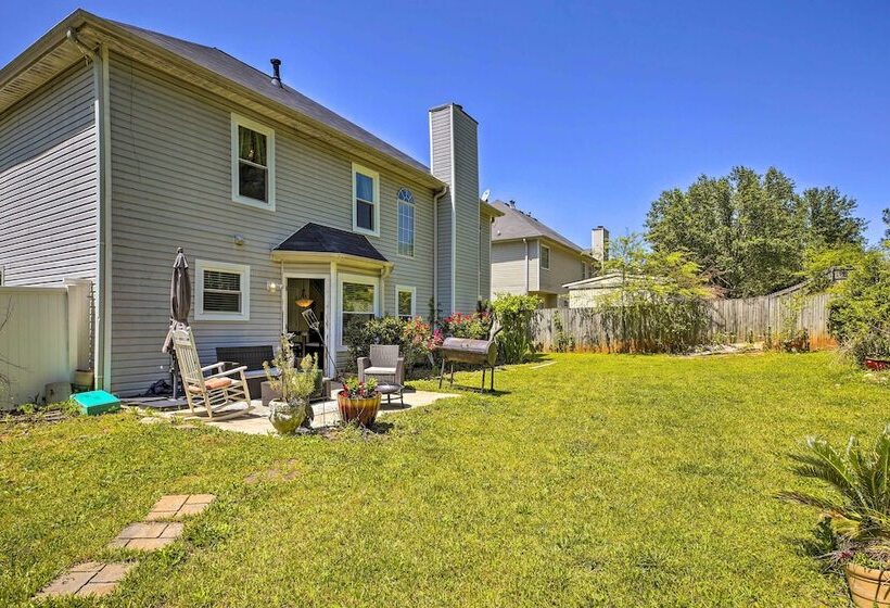 Pet Friendly Home W/ Yard ~ 15 Mi To Atlanta!