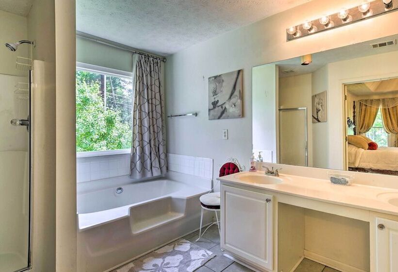 Pet Friendly Home W/ Yard ~ 15 Mi To Atlanta!