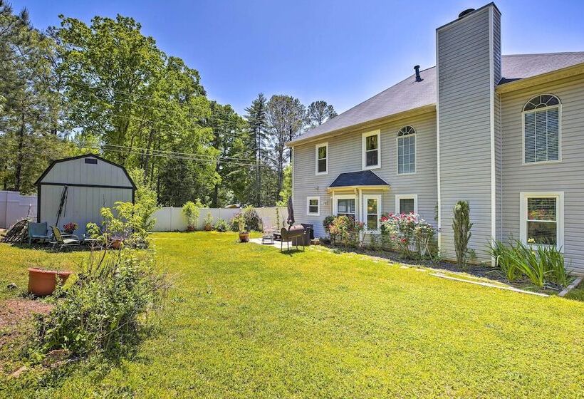 Pet Friendly Home W/ Yard ~ 15 Mi To Atlanta!