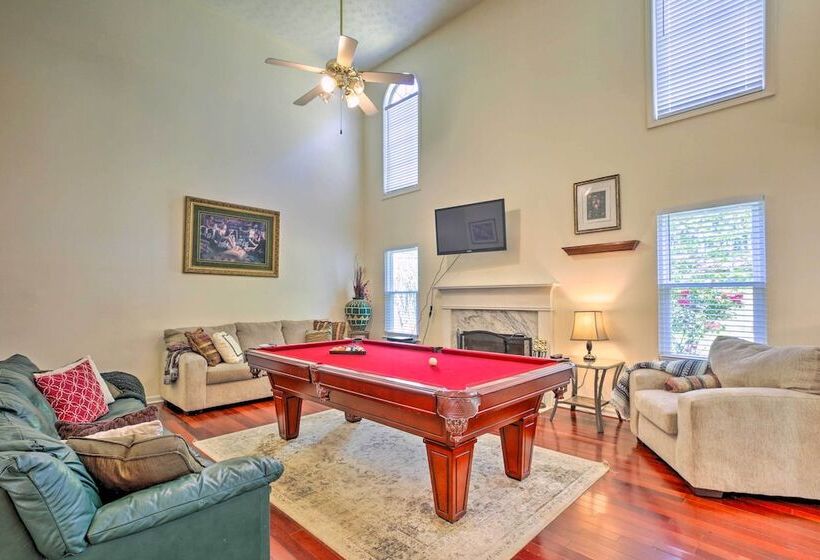 Pet Friendly Home W/ Yard ~ 15 Mi To Atlanta!