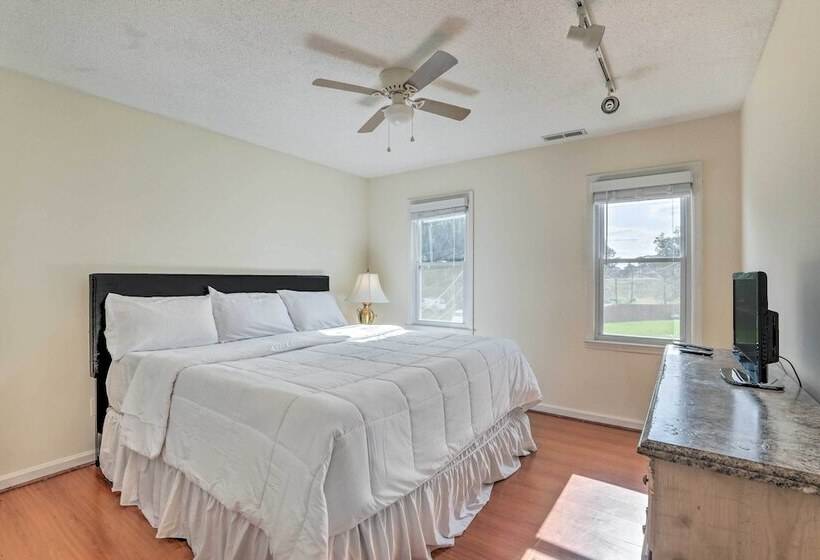 Pet Friendly House W/ Deck In Lawrenceville