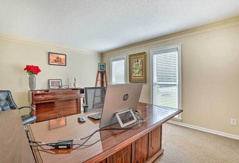 Pet Friendly House W/ Deck In Lawrenceville