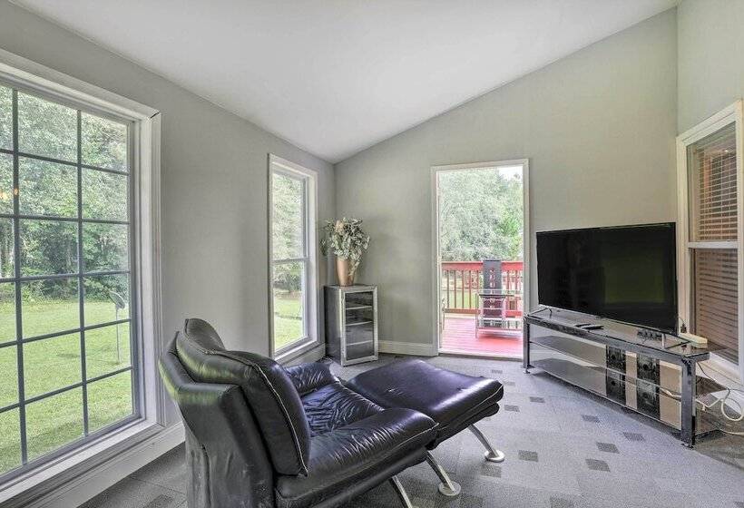 Pet Friendly House W/ Deck In Lawrenceville