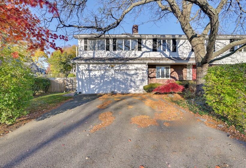 Pet Friendly Marblehead Home Near Preston Beach!
