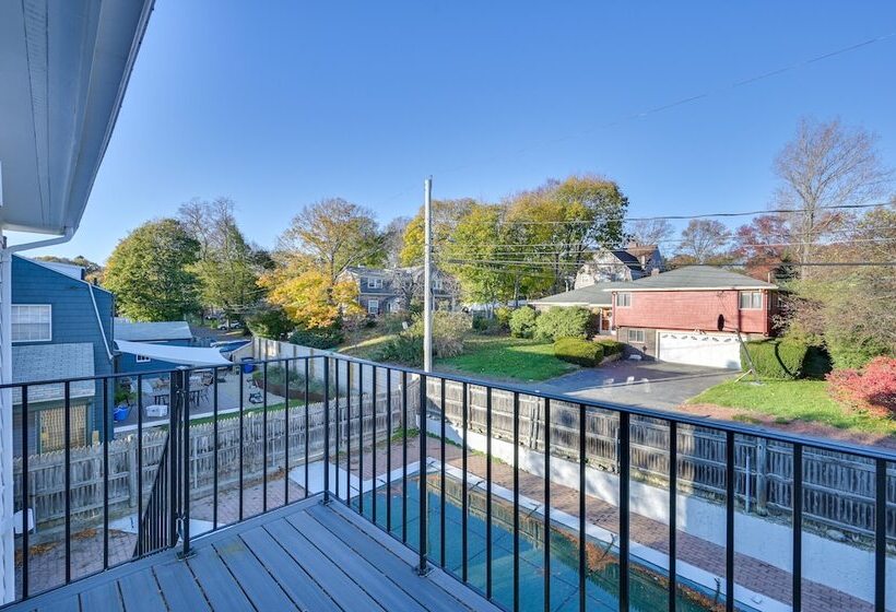 Pet Friendly Marblehead Home Near Preston Beach!