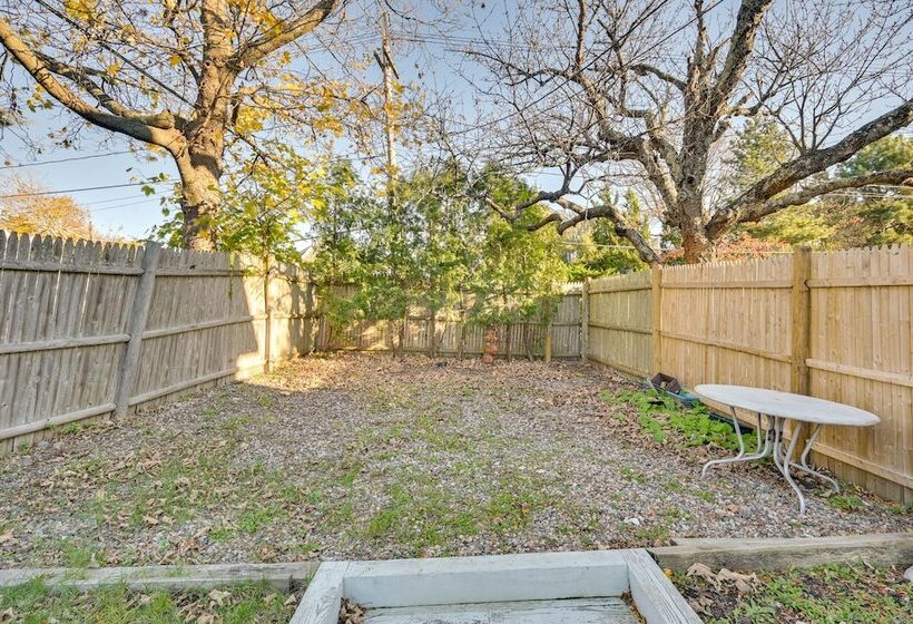 Pet Friendly Marblehead Home Near Preston Beach!