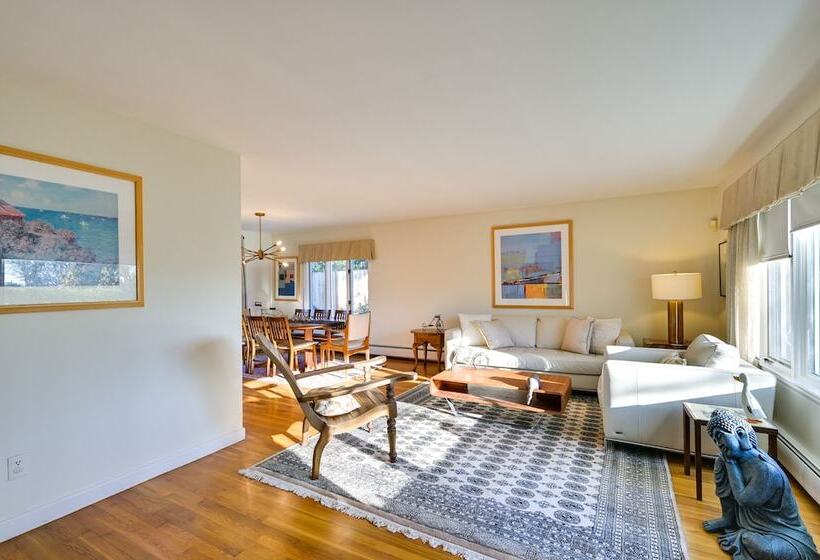 Pet Friendly Marblehead Home Near Preston Beach!