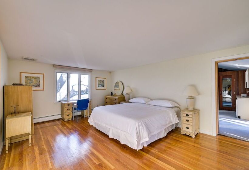 Pet Friendly Marblehead Home Near Preston Beach!