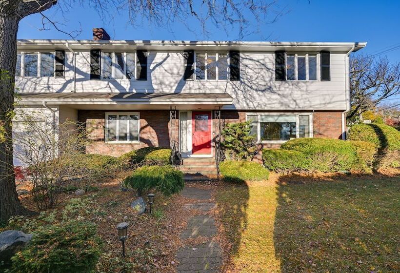 Pet Friendly Marblehead Home Near Preston Beach!