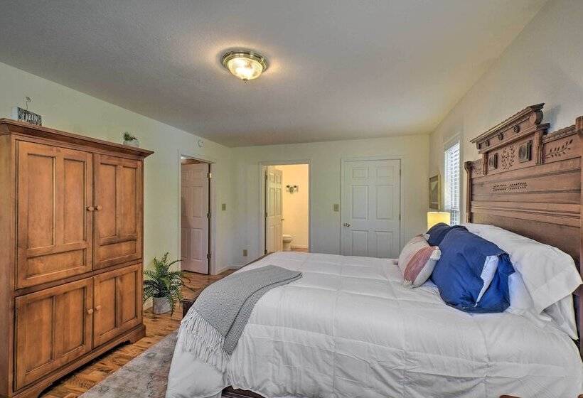 Pet Friendly Mountain Cabin W/ Ramp Access!