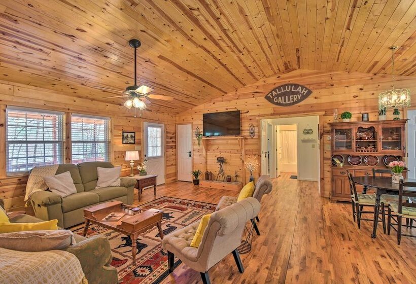 Pet Friendly Mountain Cabin W/ Ramp Access!