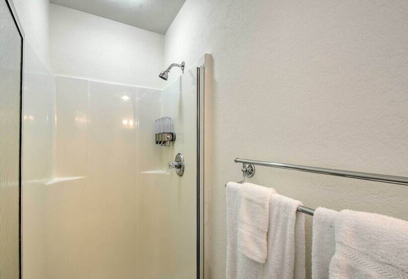 Pet Friendly Mountain Cabin W/ Ramp Access!