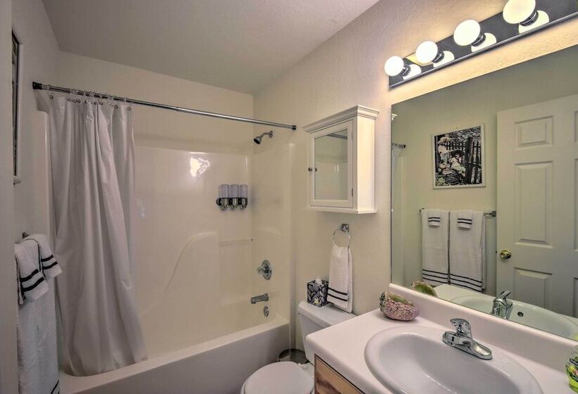 Pet Friendly Mountain Cabin W/ Ramp Access!