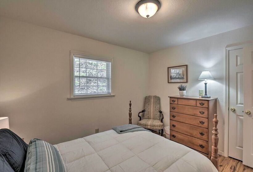 Pet Friendly Mountain Cabin W/ Ramp Access!