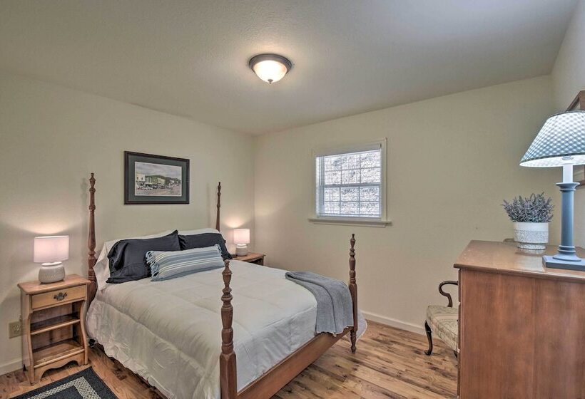 Pet Friendly Mountain Cabin W/ Ramp Access!