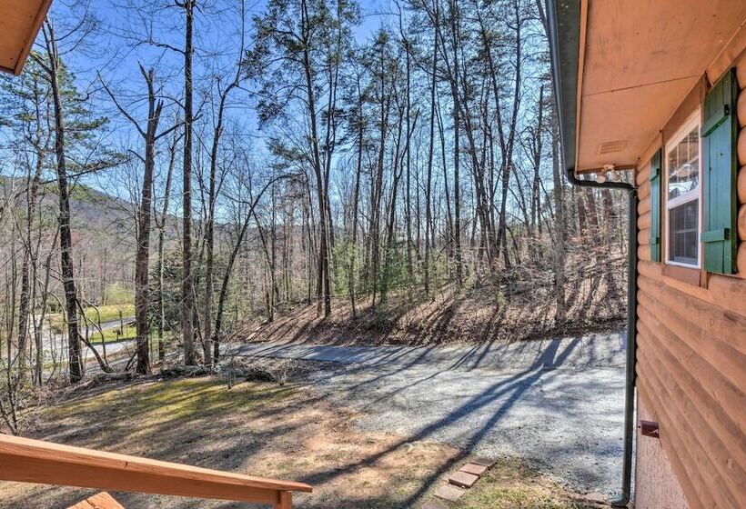Pet Friendly Mountain Cabin W/ Ramp Access!