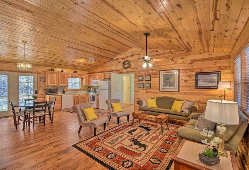 Pet Friendly Mountain Cabin W/ Ramp Access!