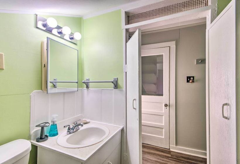 Pet Friendly Natchez Home: Walk To Downtown!