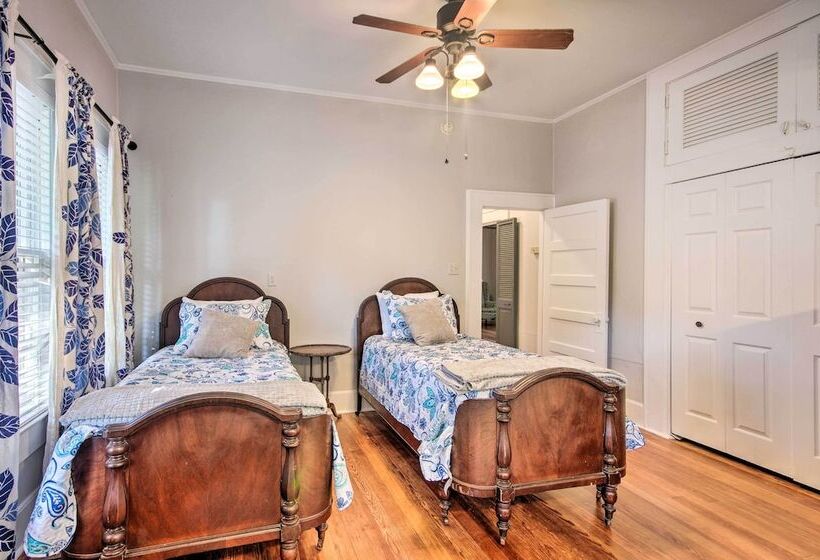 Pet Friendly Natchez Home: Walk To Downtown!