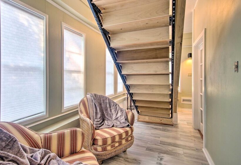 Pet Friendly Natchez Home: Walk To Downtown!