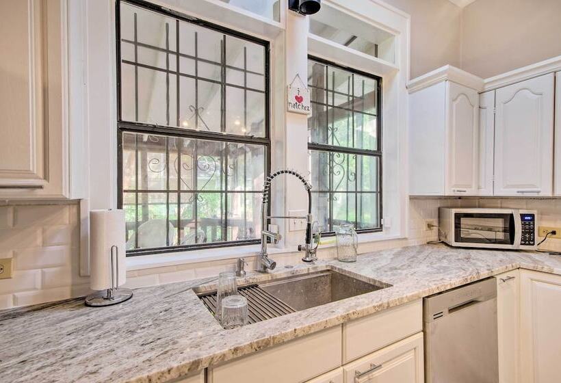 Pet Friendly Natchez Home: Walk To Downtown!