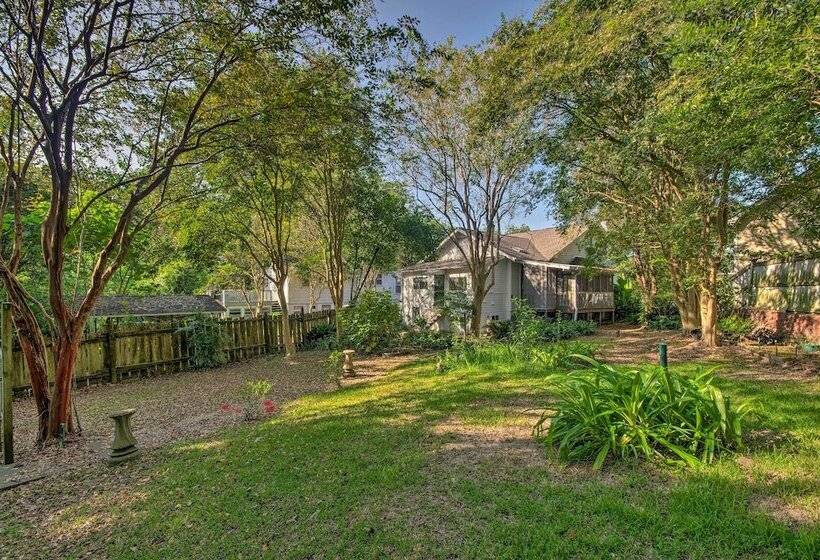 Pet Friendly Natchez Home: Walk To Downtown!