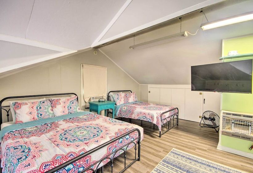 Pet Friendly Natchez Home: Walk To Downtown!