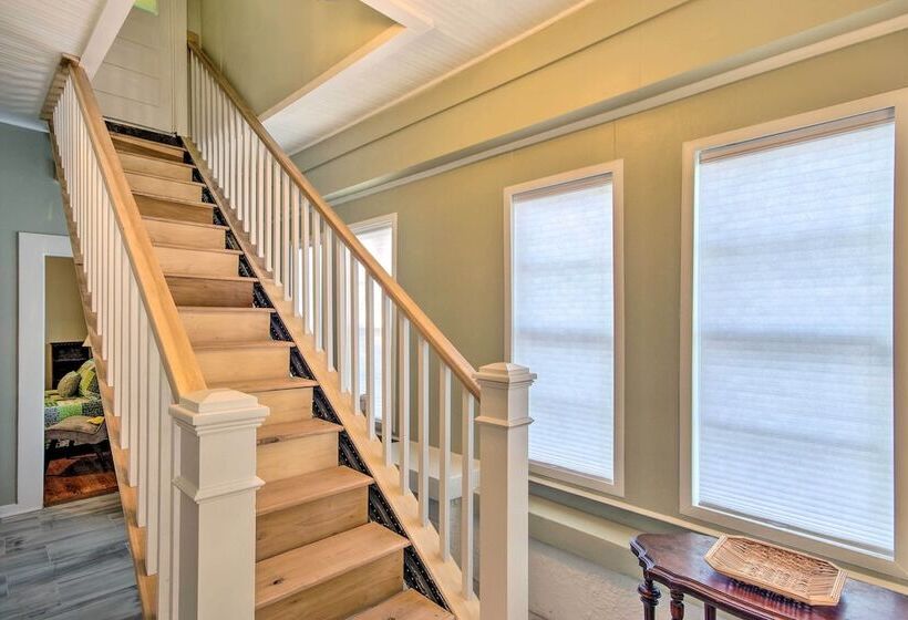 Pet Friendly Natchez Home: Walk To Downtown!