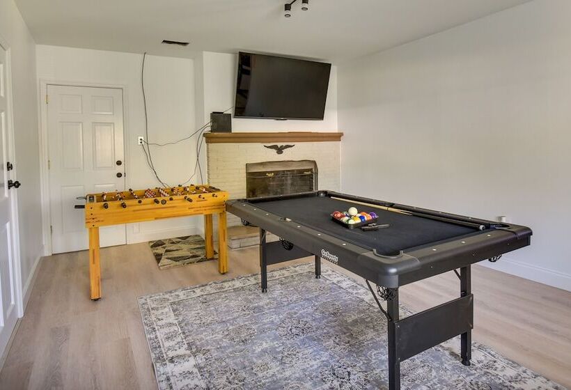 Pet Friendly Norfolk Retreat ~ 7 Mi To Beach!