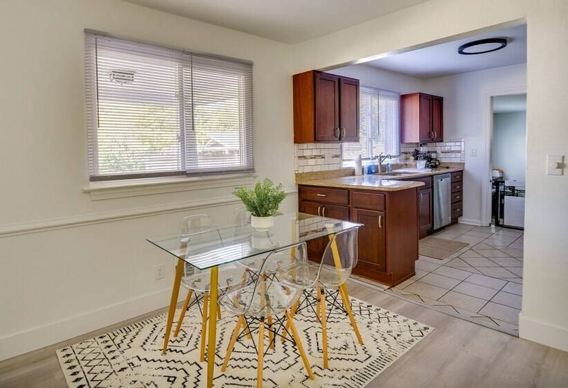 Pet Friendly Norfolk Retreat ~ 7 Mi To Beach!