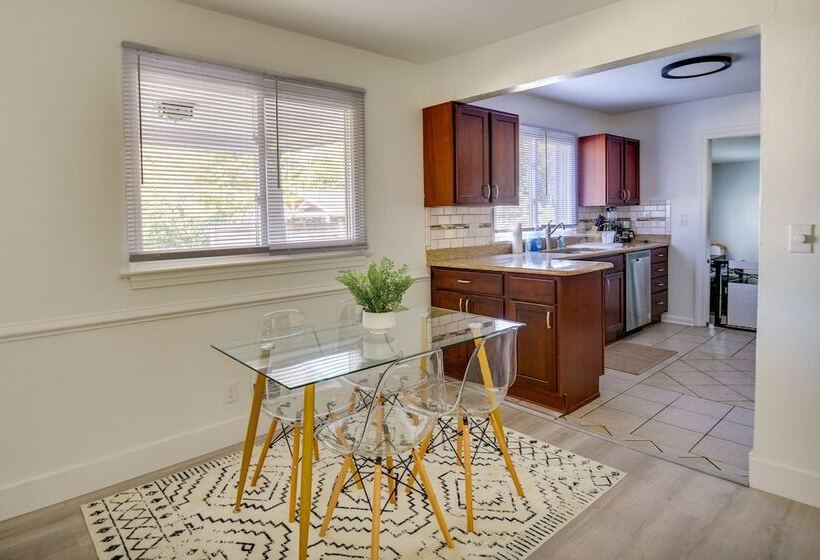 Pet Friendly Norfolk Retreat ~ 7 Mi To Beach!