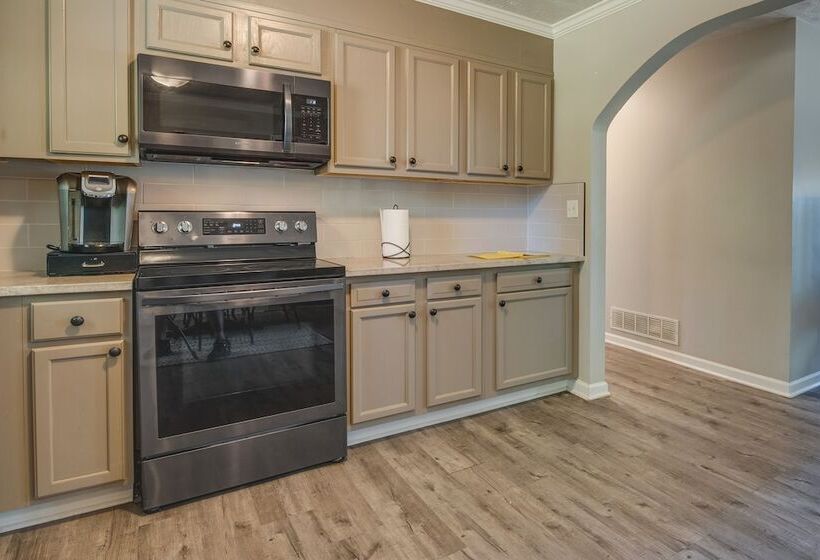 Pet Friendly Rex Vacation Rental: 18 Mi To Atlanta