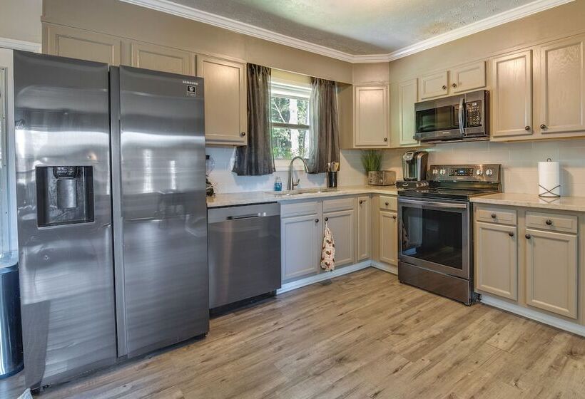 Pet Friendly Rex Vacation Rental: 18 Mi To Atlanta