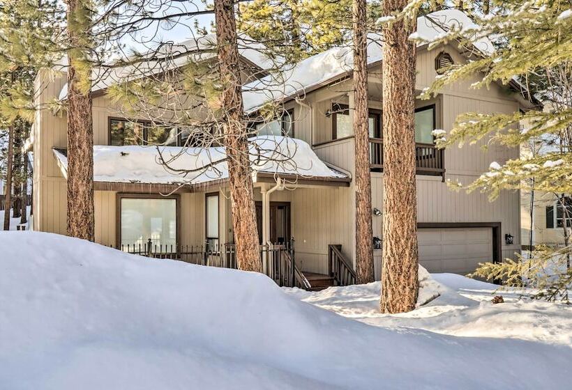 Pet Friendly Stateline Home < 2 Mi To Lake Tahoe!