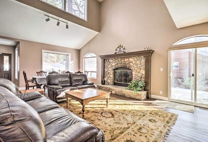 Pet Friendly Stateline Home < 2 Mi To Lake Tahoe!