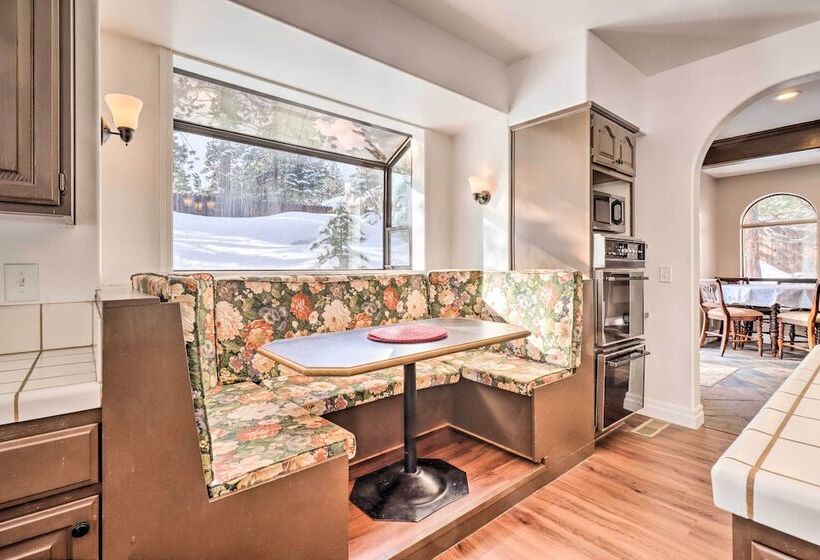 Pet Friendly Stateline Home < 2 Mi To Lake Tahoe!