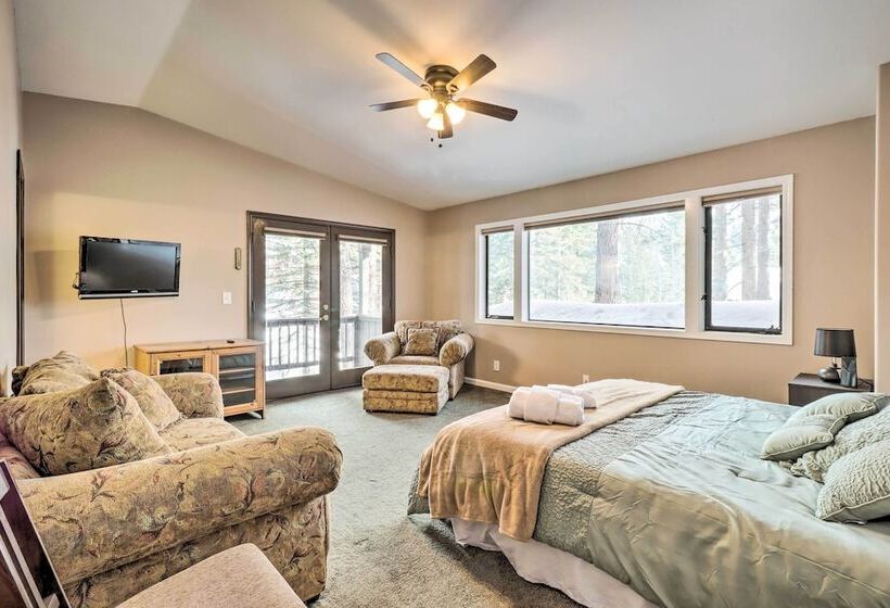 Pet Friendly Stateline Home < 2 Mi To Lake Tahoe!