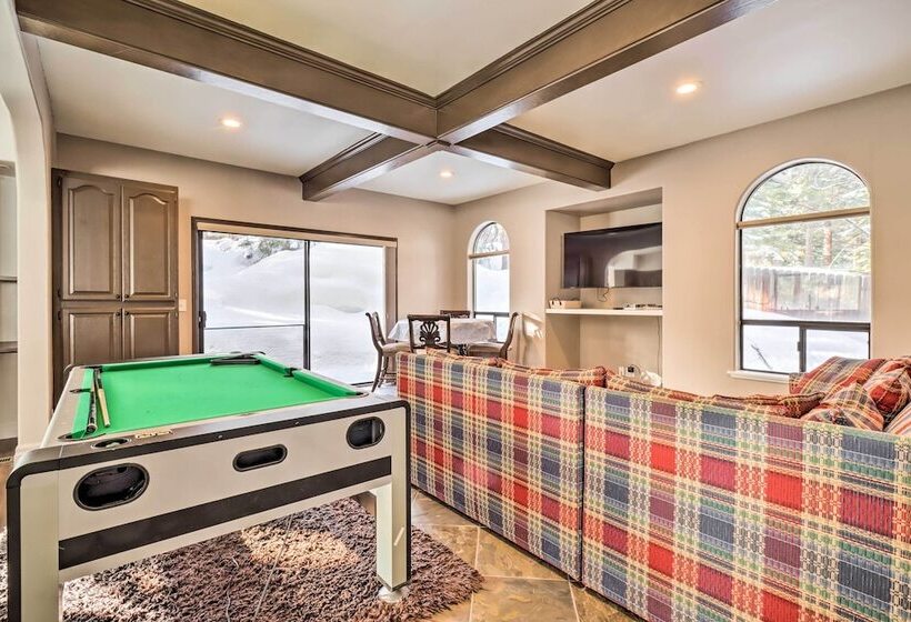 Pet Friendly Stateline Home < 2 Mi To Lake Tahoe!