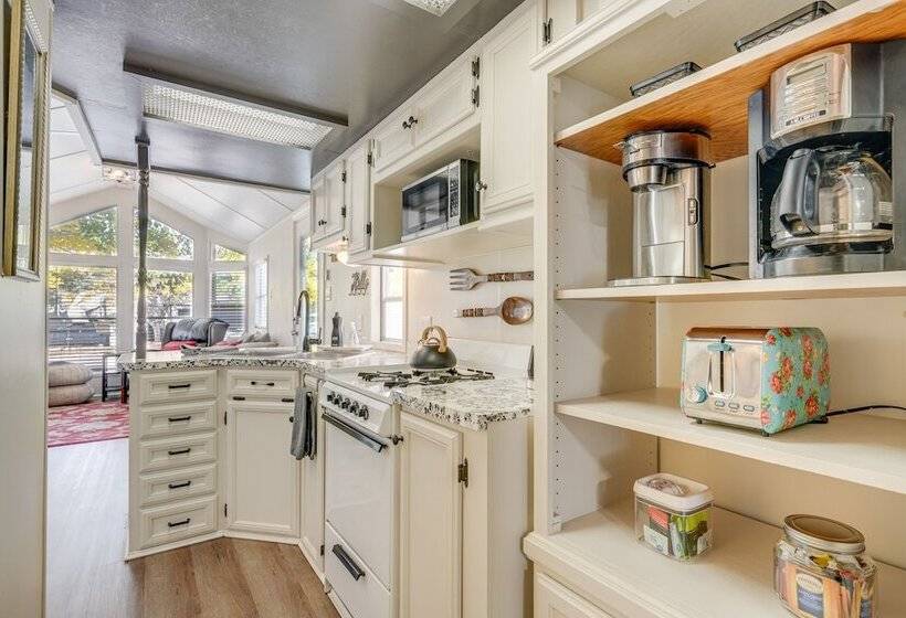 Pet Friendly Utah Cottage Near Zion National Park!